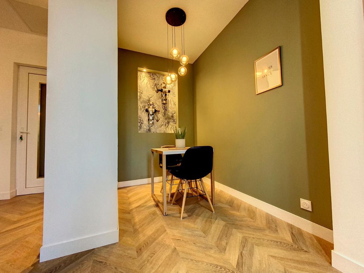 Appartchic - Appartement Standing - Plein Centre & Parking Prive Créon Dış mekan fotoğraf