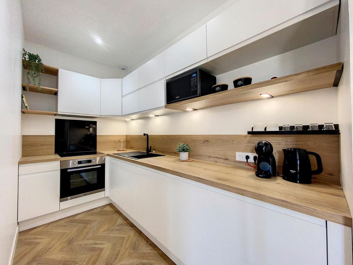Appartchic - Appartement Standing - Plein Centre & Parking Prive Créon Dış mekan fotoğraf