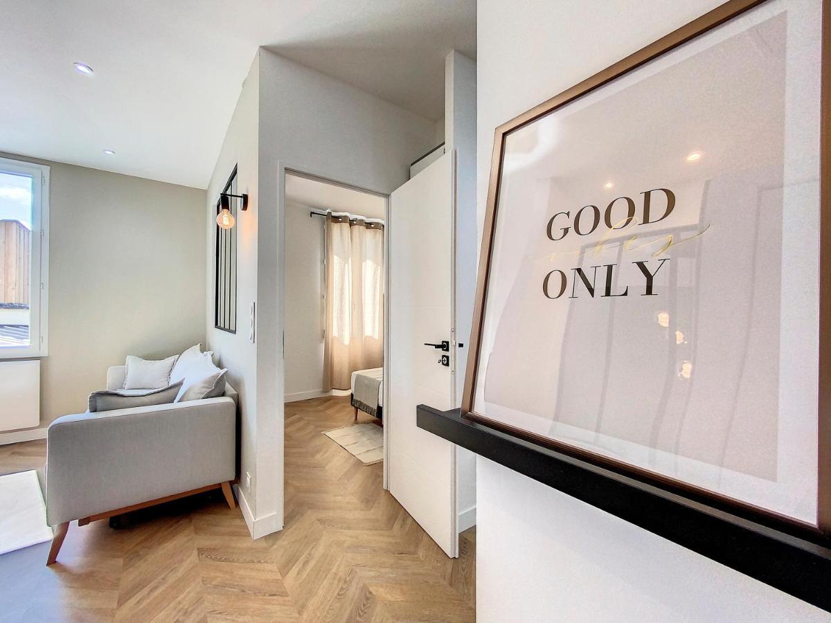 Appartchic - Appartement Standing - Plein Centre & Parking Prive Créon Dış mekan fotoğraf